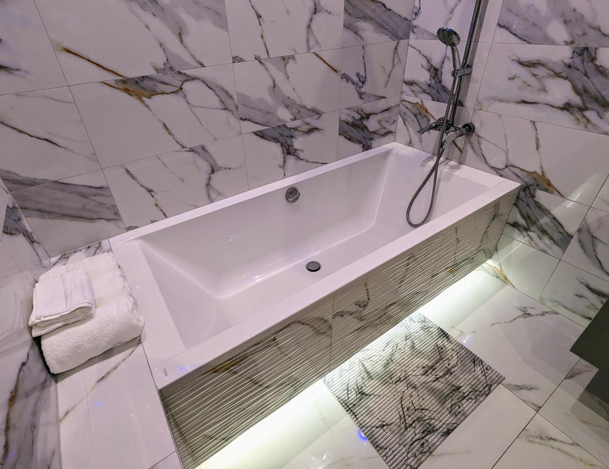 3-Bedroom Apt In Town Square Βρότσλαβ Εξωτερικό φωτογραφία